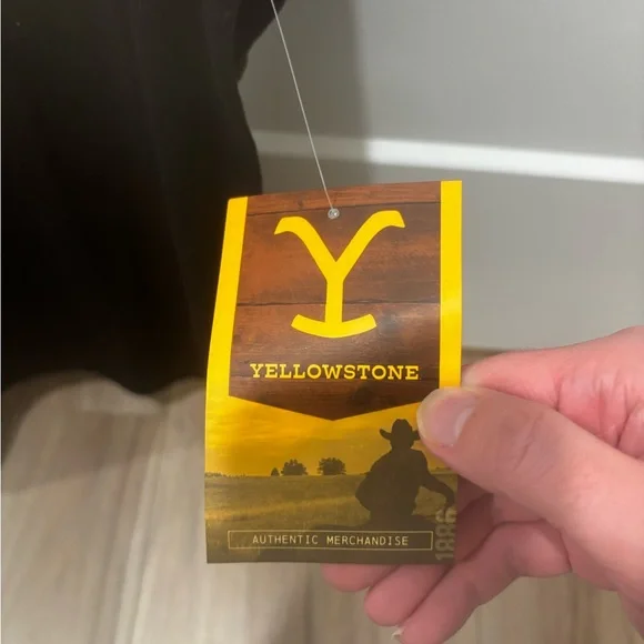 Medium Yellowstone Dutton Ranch T-Shirt - Picture 4 of 4